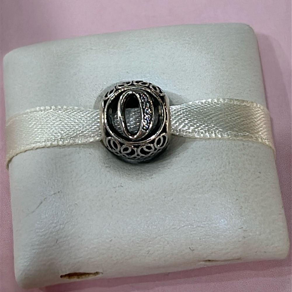 RETIRED Vintage Letter O